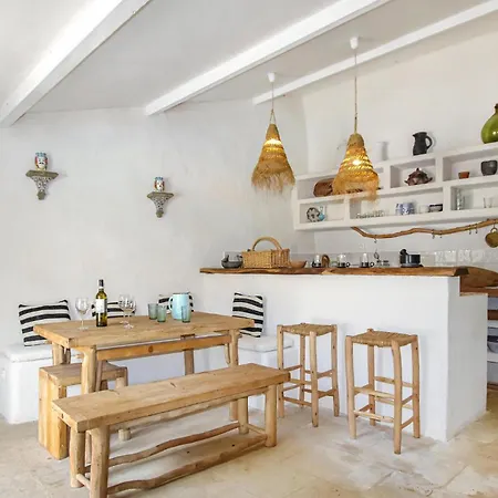 Awesome In Saint-montant * Saint-Montan