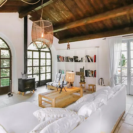 Holiday home Awesome In Saint-montant *