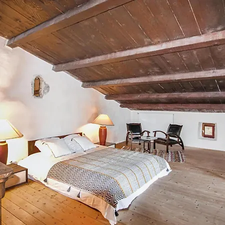 Holiday home Awesome In Saint-montant